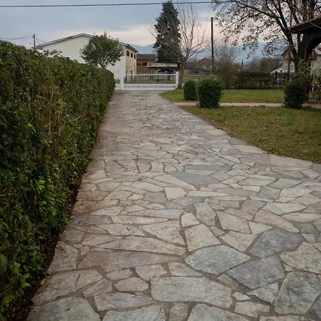 Mouria Τρίκαλα